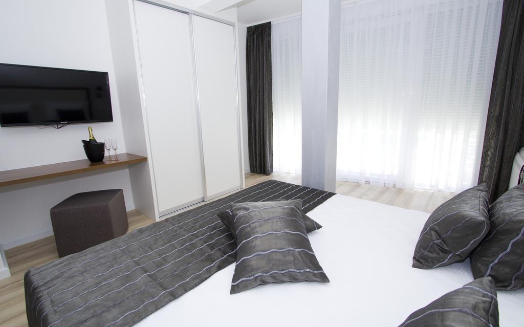 Luxury Apartment Split Room photo